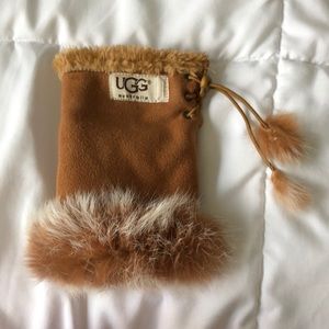 Tan fingerless gloves